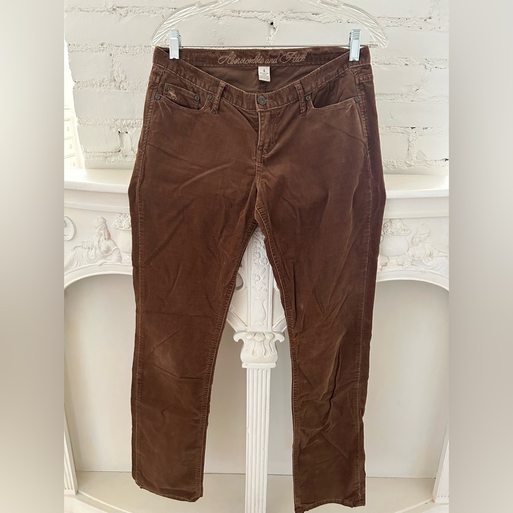Authentic Y2K Abercrombie & Fitch Low Rise Brown Cords
Size: 4 
EUC